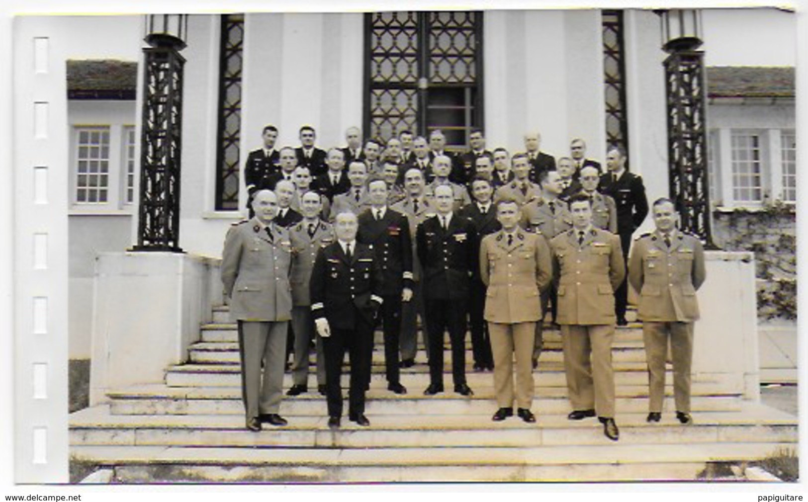 album 16 photos 10.5x16cm bon etat  cognac visite B.A.709 par futurs attachés conseillers militaires français , rare