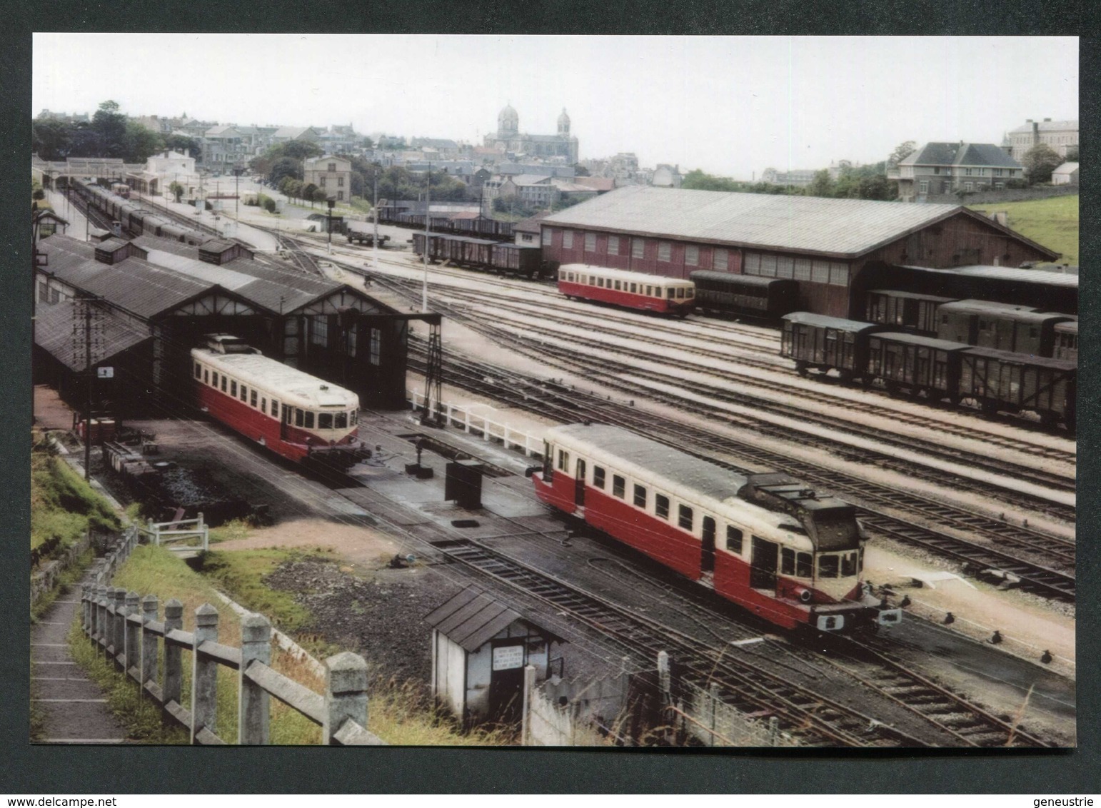 Photo-carte Ferroviaire "Deux Renault VH En Gare De Granville" Années 60 - SNCF - Chemin De Fer - Granville