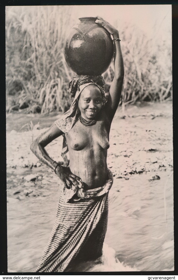 FOTOKAART  JEUNE FILLE INDIGENE  PORTEUSE D'EAU - Autres & Non Classés