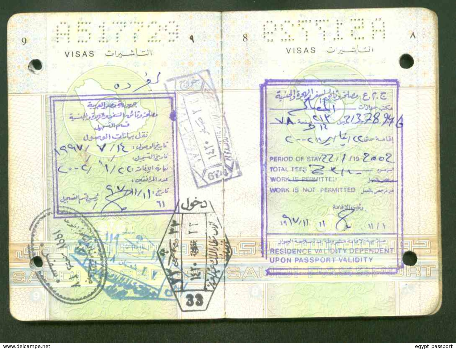 Saudi Arabia Expired Passport Issue 1997 - Cancelled By Two Punching Holes Through The Passport - Condition As In Scan - Documenti Storici