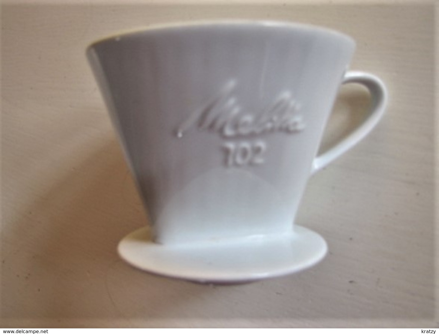 ANCIEN FILTRE A CAFE MELITTA EN PORCELAINE - Hauteur : 11 Cm. - C 14 - Autres & Non Classés