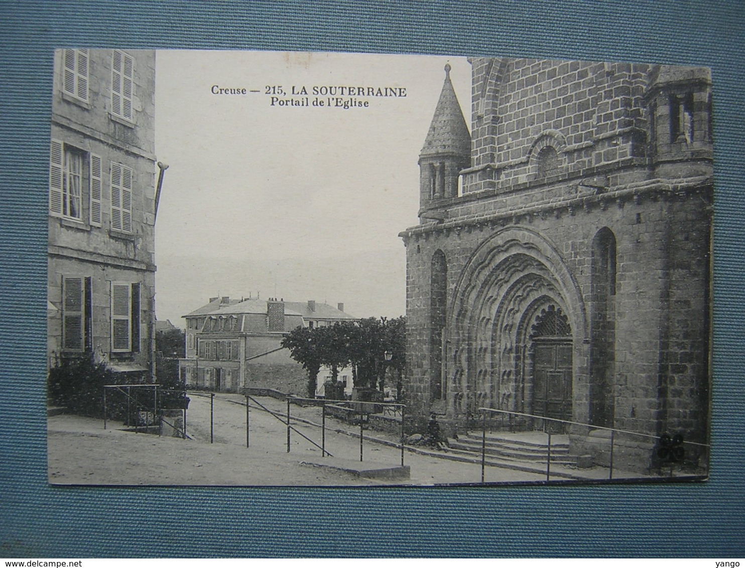 LA SOUTERRAINE - PORTAIL DE L'EGLISE - La Souterraine