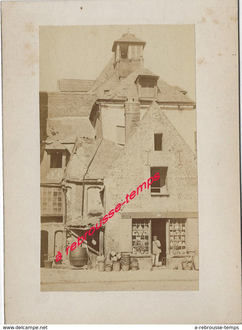 3/ Photo Ancienne Vers 1880 Saint Valéry En Caux (76) -belle Boutique- Format Photo 10,4 X6,3 Sur Carton 9,4 X13cm - Lieux