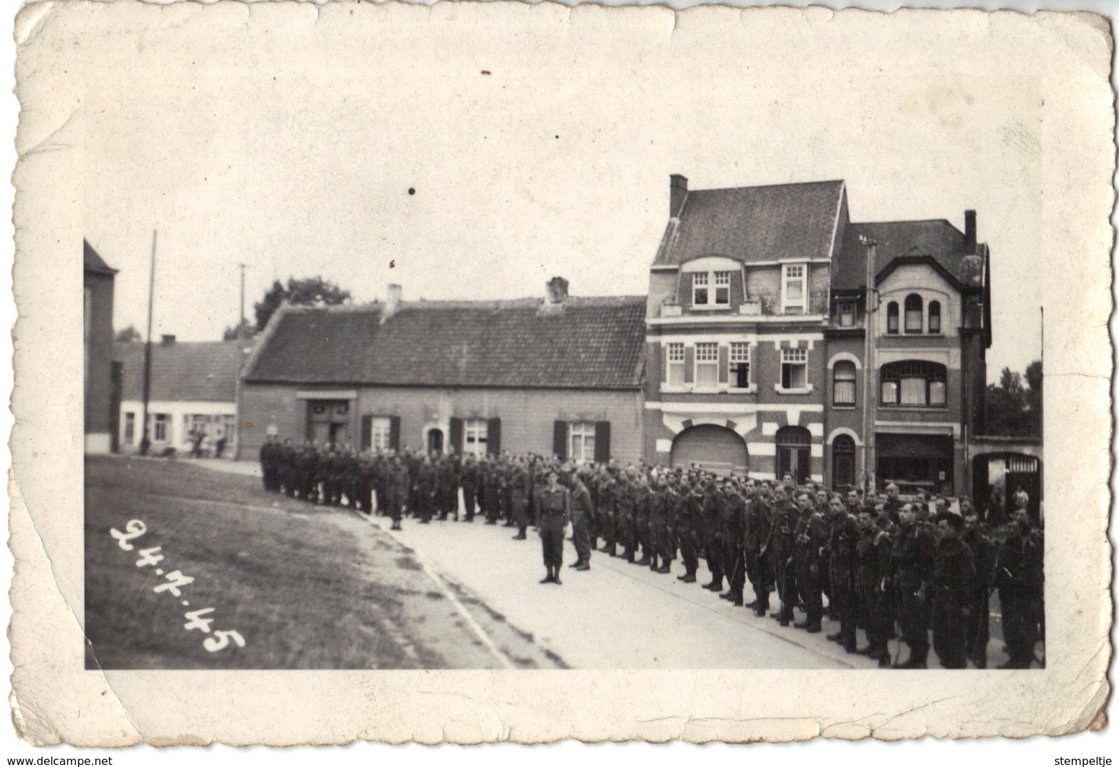 ZWYNDRECHT  BURCHT     Foto Van De Genie  Voor Cafe  BIKA      24/7/  1945 ?????????? - Zwijndrecht