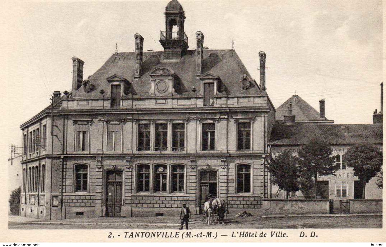 TANTONVILLE - L'Hôtel De Ville, Animée - Autres & Non Classés