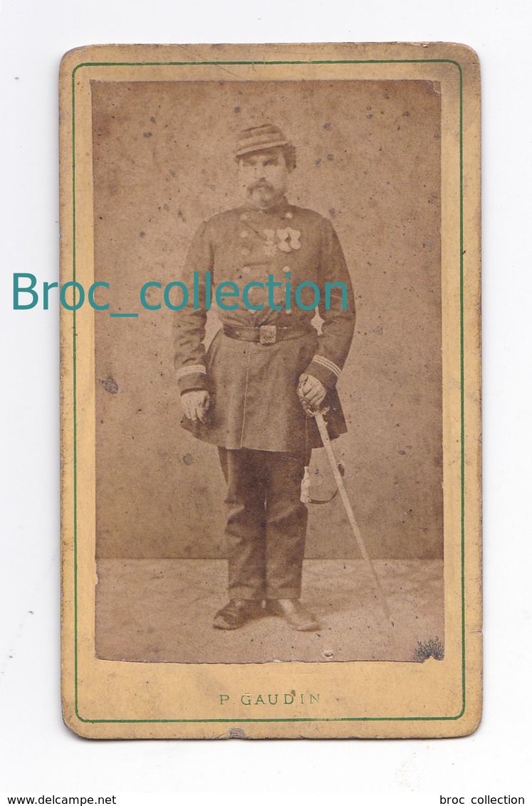 Photo Cdv D'un Militaire Par P. Gaudin, Montluçon, Album MICHARD / MICHEL Cosne 03, Le Montet, Circa 1875 - Guerre, Militaire