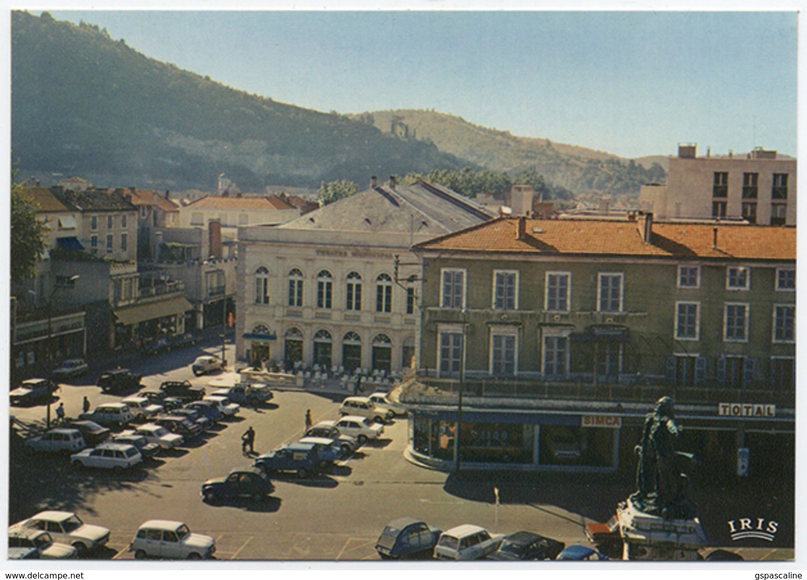 46 CAHORS EN QUERCY - 66 - Edts Théojac - La Place Gambetta & Le Théâtre Municipal. (prix En Baisse) - Cahors