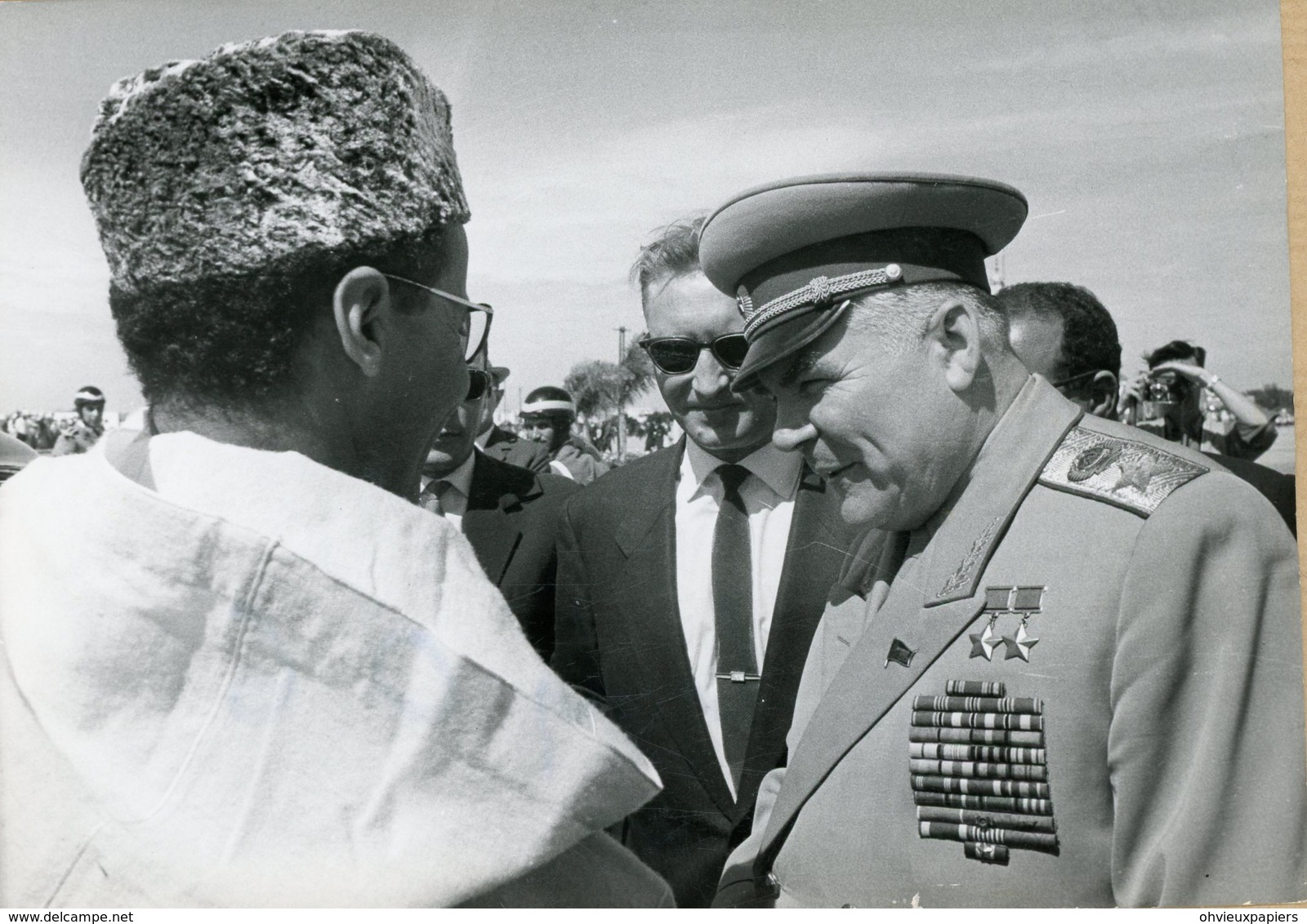 Photo Originale , Le Maréchal  MANOLOVSKI  En Voyaye Au Maroc Et LE ROI HASSAN II  En 1962 - Guerre, Militaire