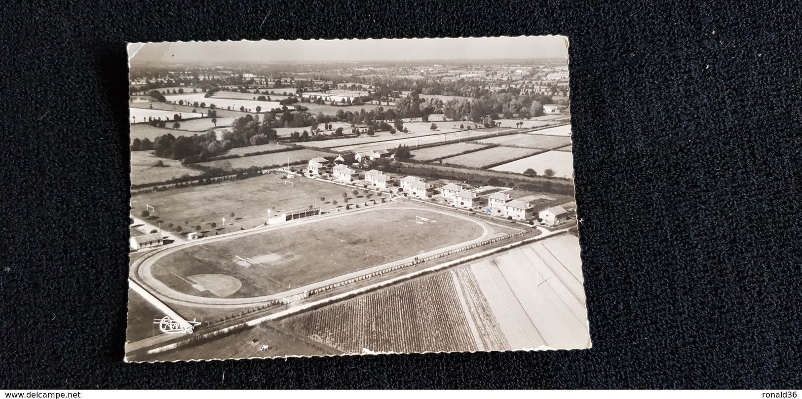 Cp 03 COSNE D'ALLIER  Allier Vue Aérienne CLAIRVAL Et Le Stade De Football ( But Piste Tribune Habitations Route Rue  ) - Altri & Non Classificati