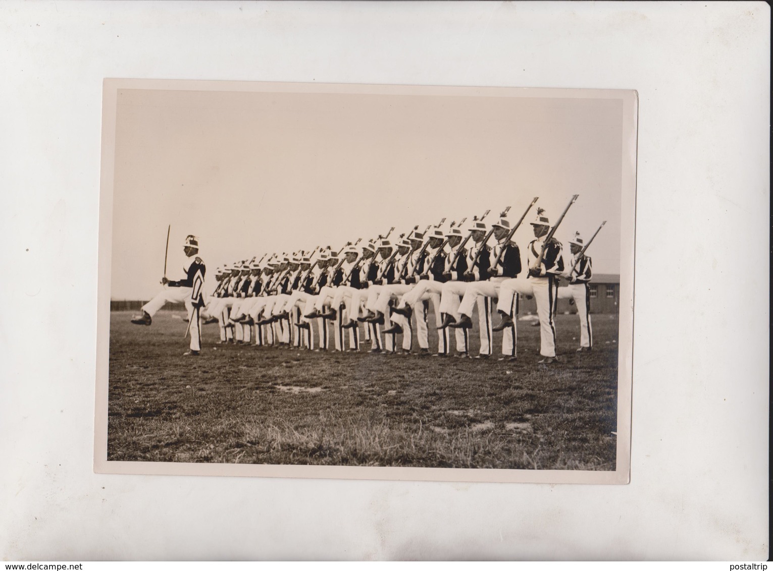 BALMORAL BELFAST GOOSE STEP ARDS GUARDS SPORTS ROYAL ULSTER CONSTABULARY  20*15CM Fonds Victor FORBIN 1864-1947 - Sin Clasificación