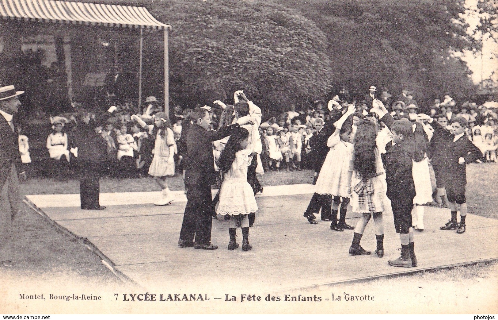 CPA /  Sceaux (92) Lycée Lakanal La Fête Des Enfants  La Gavotte     Ed Montet   BLR    TBE - Sceaux