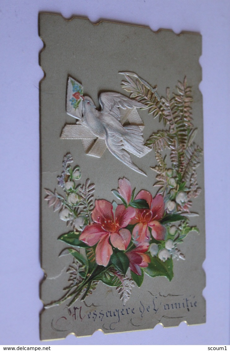 Petite Carte Ancienne. Ecrite En 1886  6cm X 10cm Oiseau  Portant Une Lettre Fleurs  Decoupies   Bord Fantaisie Dore - Autres & Non Classés