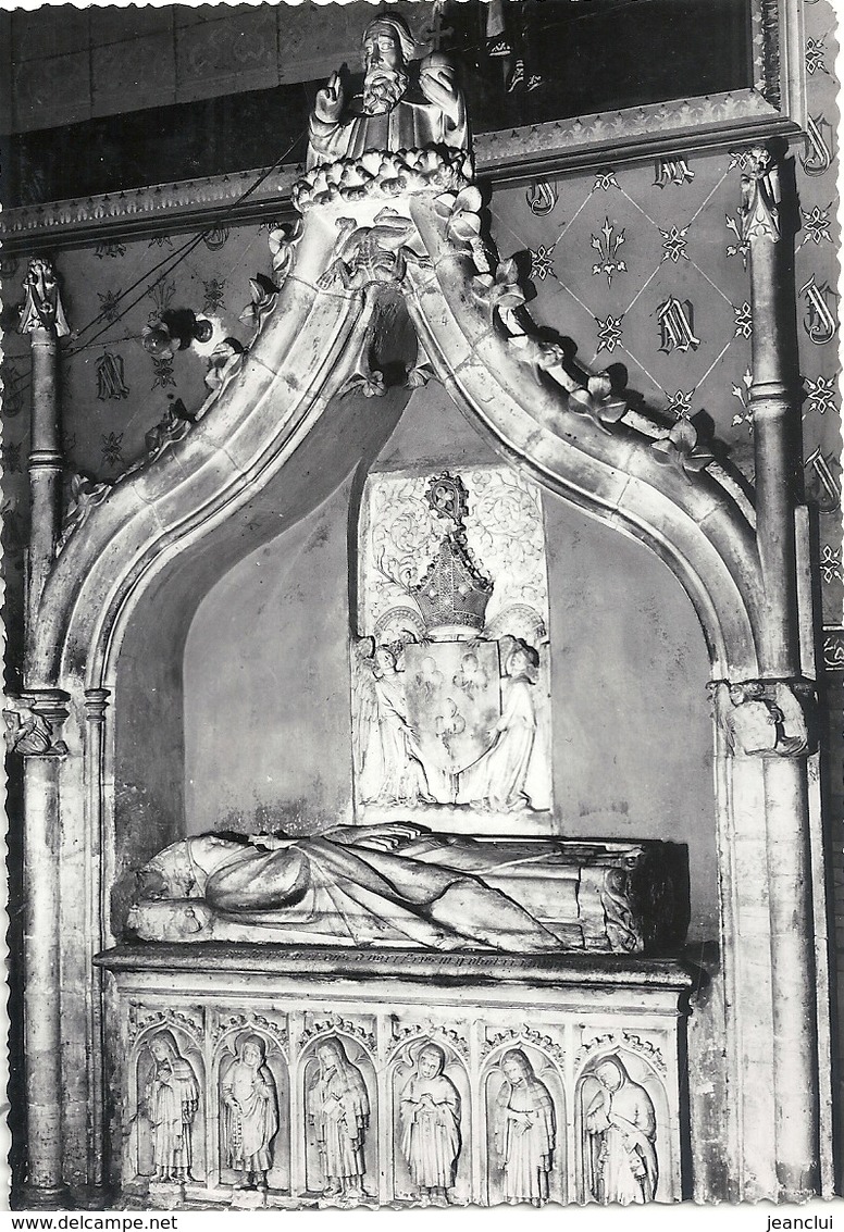 CPM . St-JEAN-DE-MAURIENNE . LA CATHEDRALE . TOMBEAU D'OGER DE CONFLANS .  CARTE NON ECRITE - Saint Jean De Maurienne