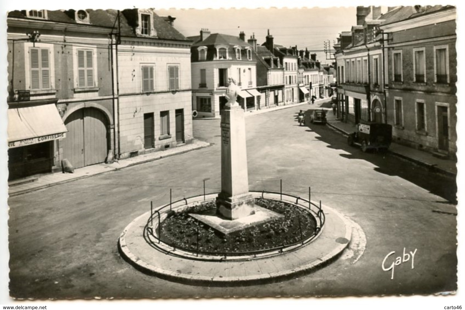 VALENCAY - Place Taleyrand Et Rue De La République  - Voir Scan - Other & Unclassified