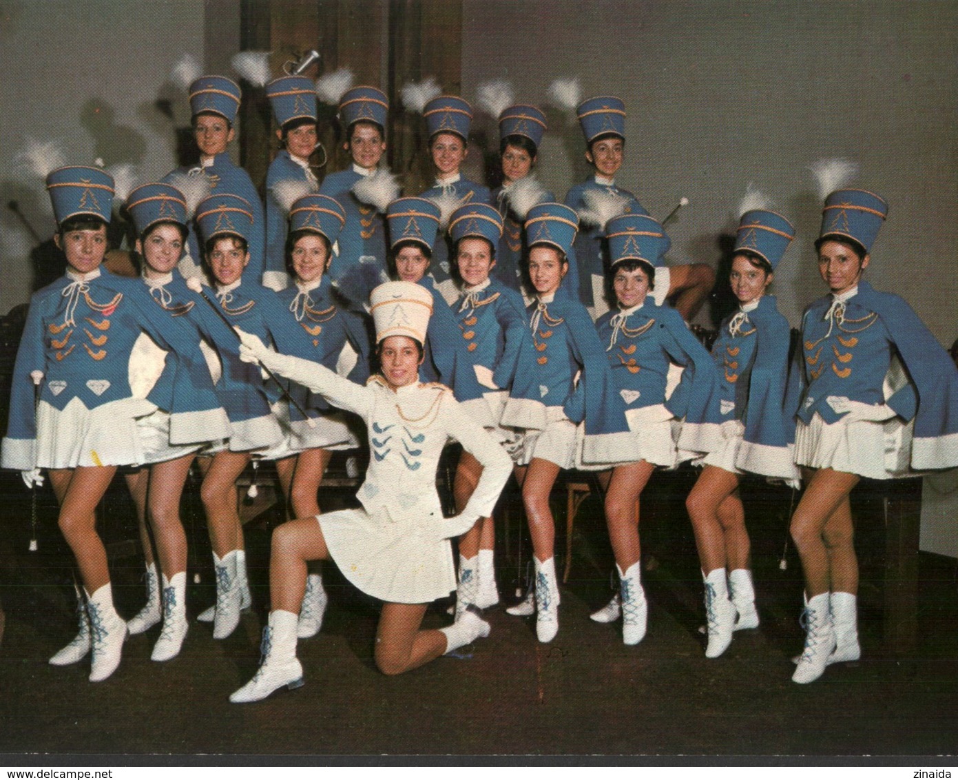 CARTE POSTALE DE SAINT-CLAUDE - NOS RAVISSANTES MAJORETTES AU MUSEE DE LA PIPE - Saint Claude