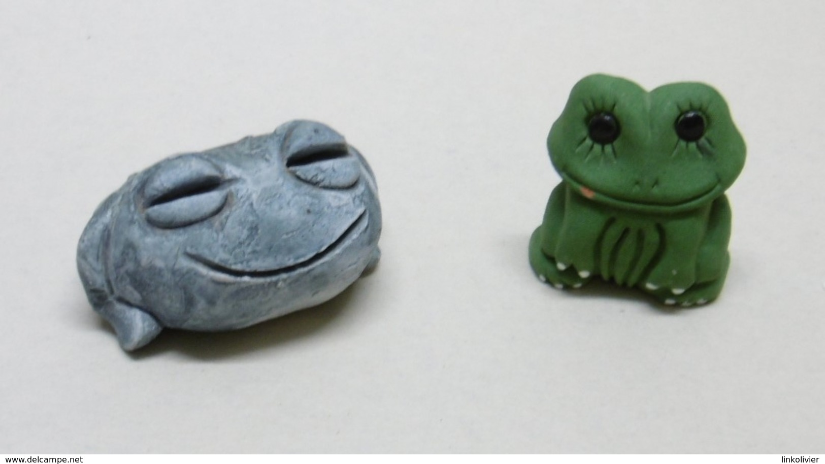 2 Miniatures De GRENOUILLES En Terre Cuite Et Plâtre - Bibelot Animaux Grenouille - Animals