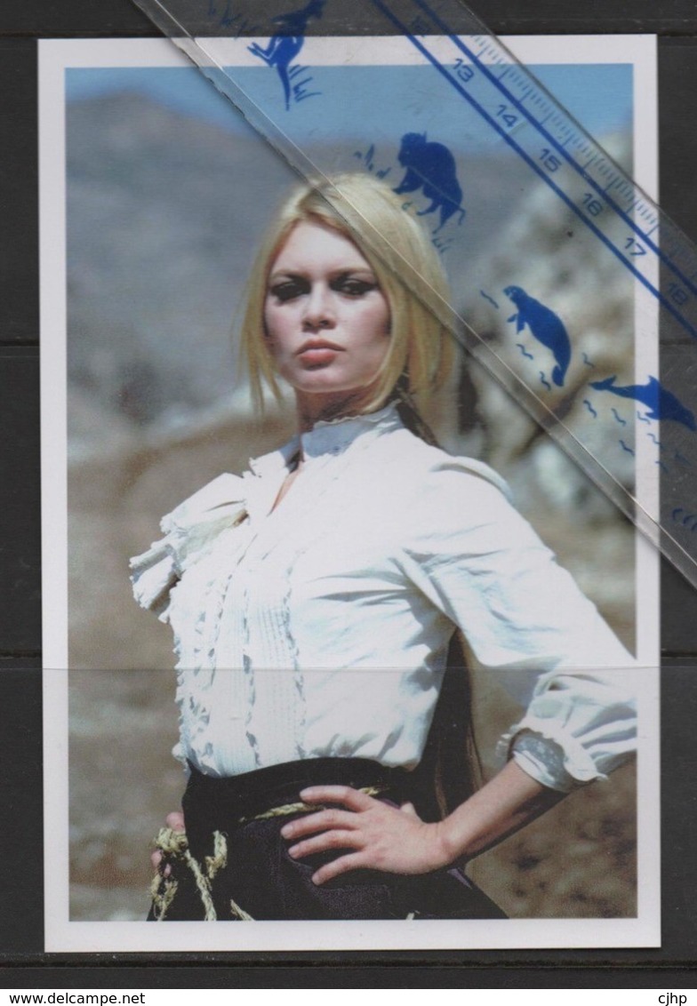 19/6 Brigitte Bardot Chanteuse Cinema Babe Pin-up Femme - Artistes