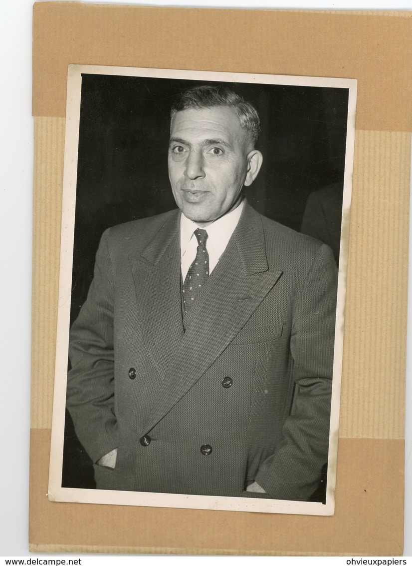 Photo Originale  Le Colonel  ADIB SHISHAKLI  Ancien Président De La  SYRIE  à  ORLY En 1954 - Guerre, Militaire