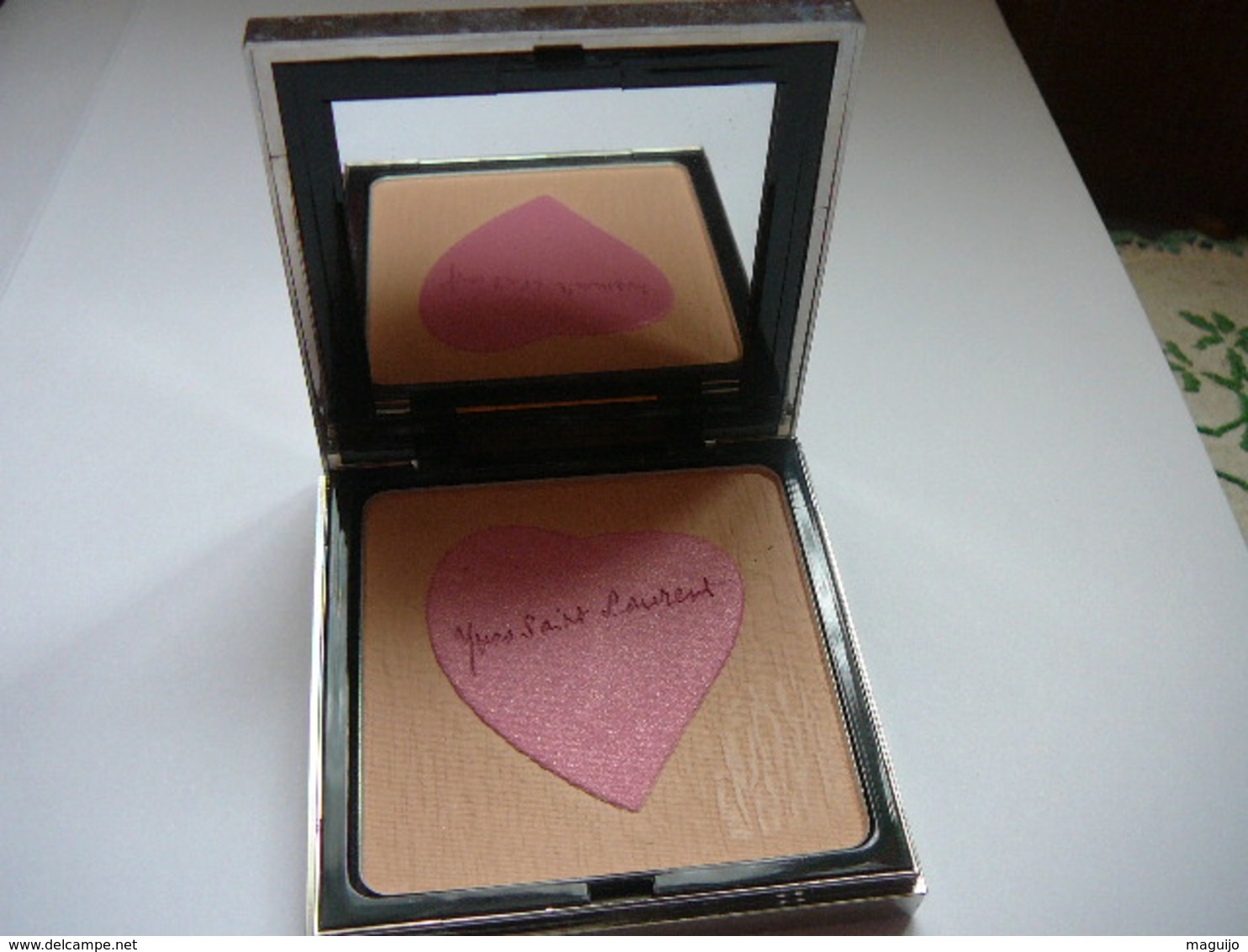 YVES SAINT LAURENT: " LOVE COLLECTION" POUDRE COMPACTE TEINT AVEC MIROIR LIRE ET VOIR !! - Unclassified