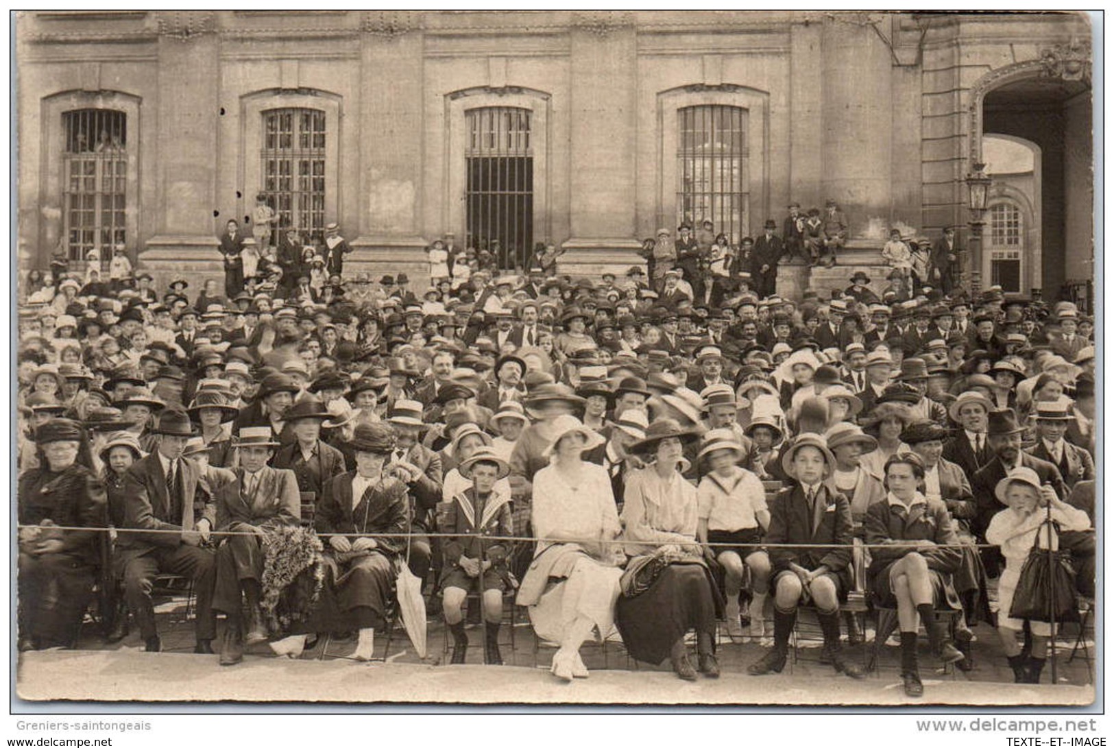 CARTE PHOTO - Ceremonie D'ecole Non Localisee - Photographs