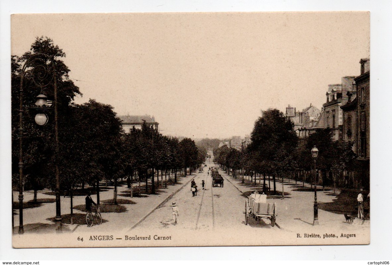 - CPA ANGERS (49) - Boulevard Carnot (avec Personnages) - Photo Rivière N° 64 - - Angers