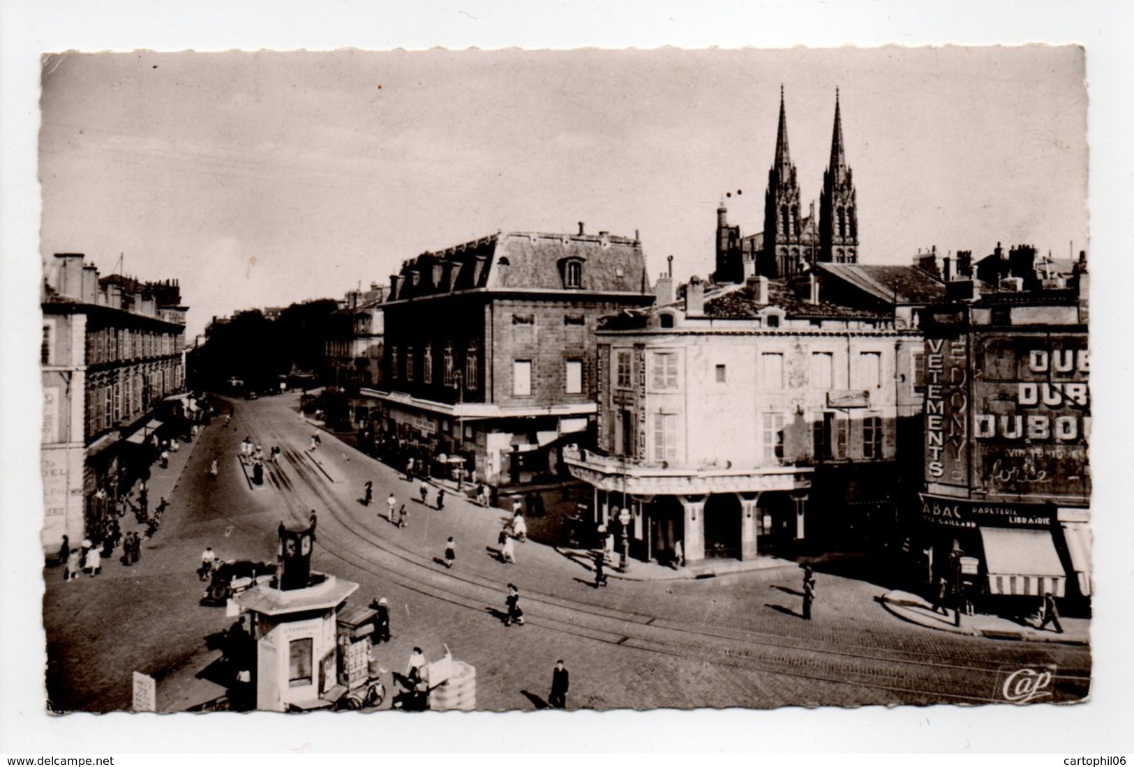 - CPSM CLERMONT-FERRAND (63) - Place Gaillard 1953 (belle Animation) - Photo CAP N° 69 - - Clermont Ferrand