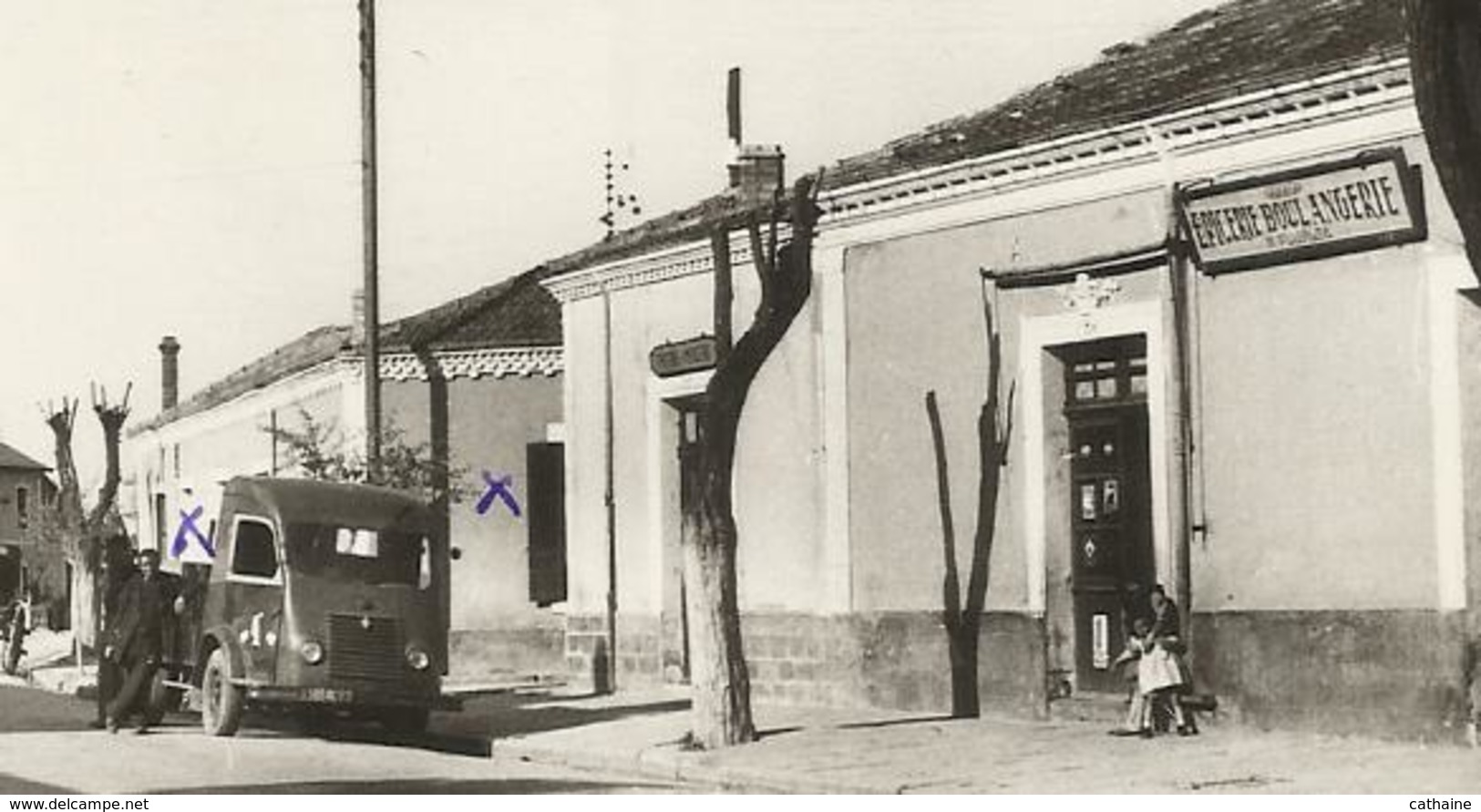 ALGERIE . AIN EL HADJAR .RUE PRINCIPALE . EPICERIE BOULANGERIE PROP. " S. FUJALTE " . CAMION DE LIVRAISON RENAULT - Other & Unclassified