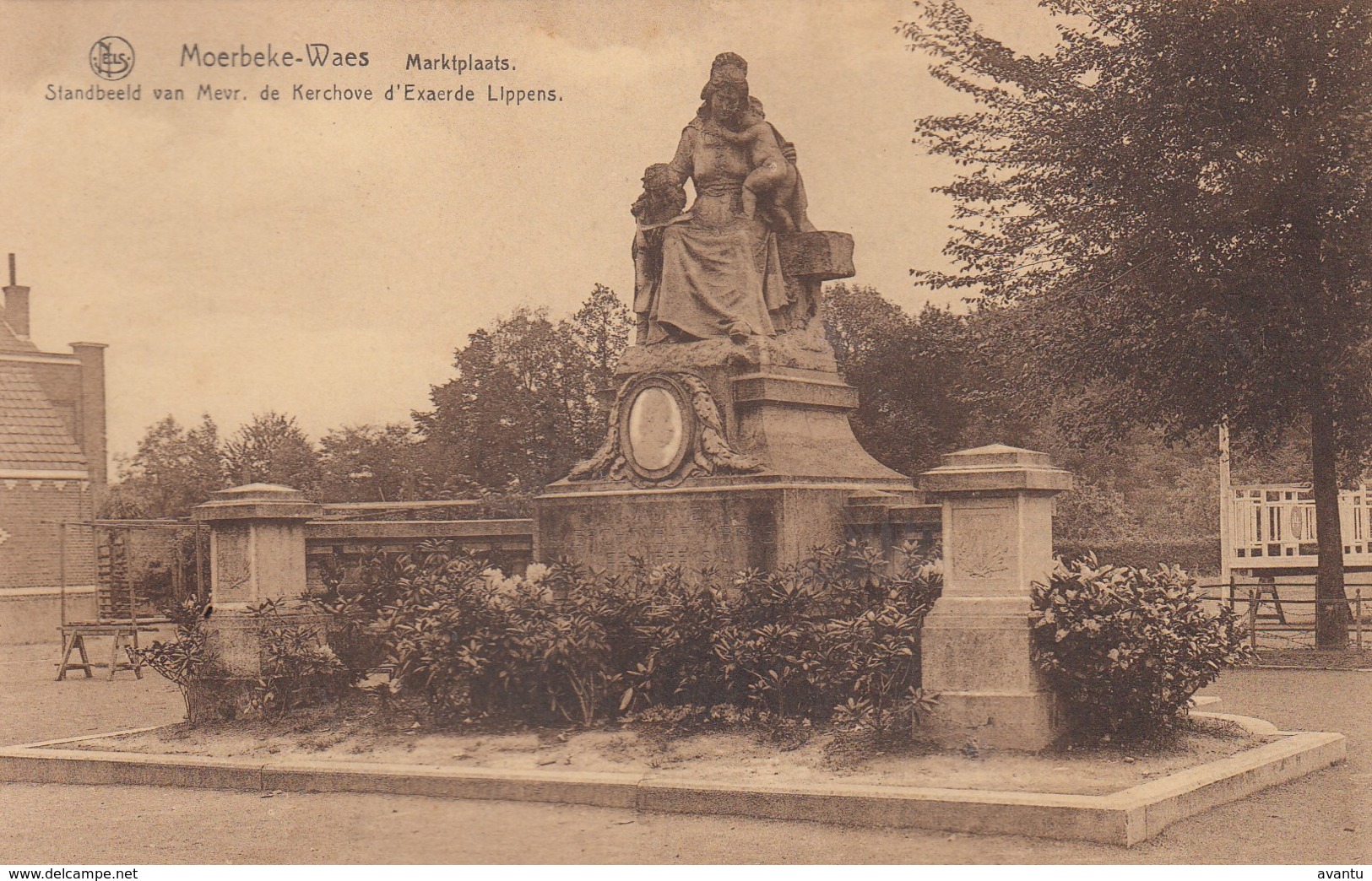 MOERBEKE WAAS / MARKTPLAATS / STANDBEELD VAN MEVR DE KERCHOVE D EXAERDE LIPPENS - Moerbeke-Waas