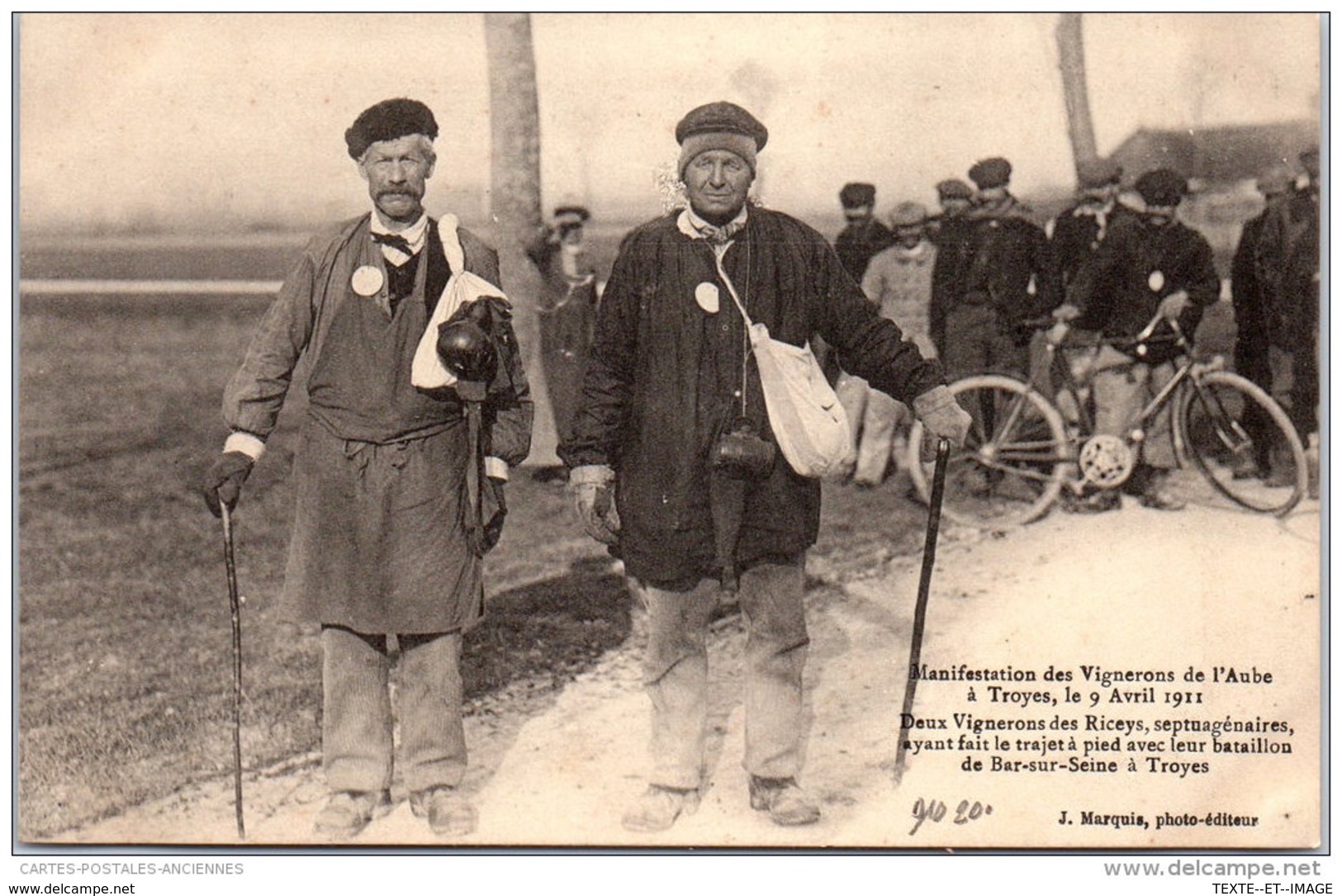 10 LES RICEYS - Deux Vignerons Lors Des Manifestations De 1911 - Les Riceys