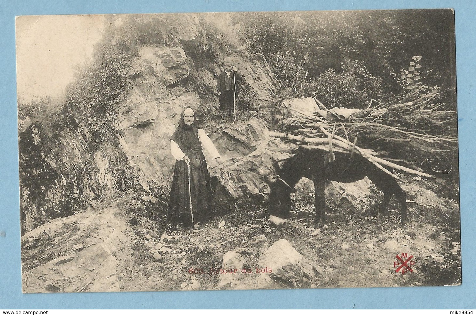 A100  CPA  LOURDES ? (Hautes-Pyrénées)  Retour Du Bois - Femme Enfant Et âne   ++++ - Andere & Zonder Classificatie