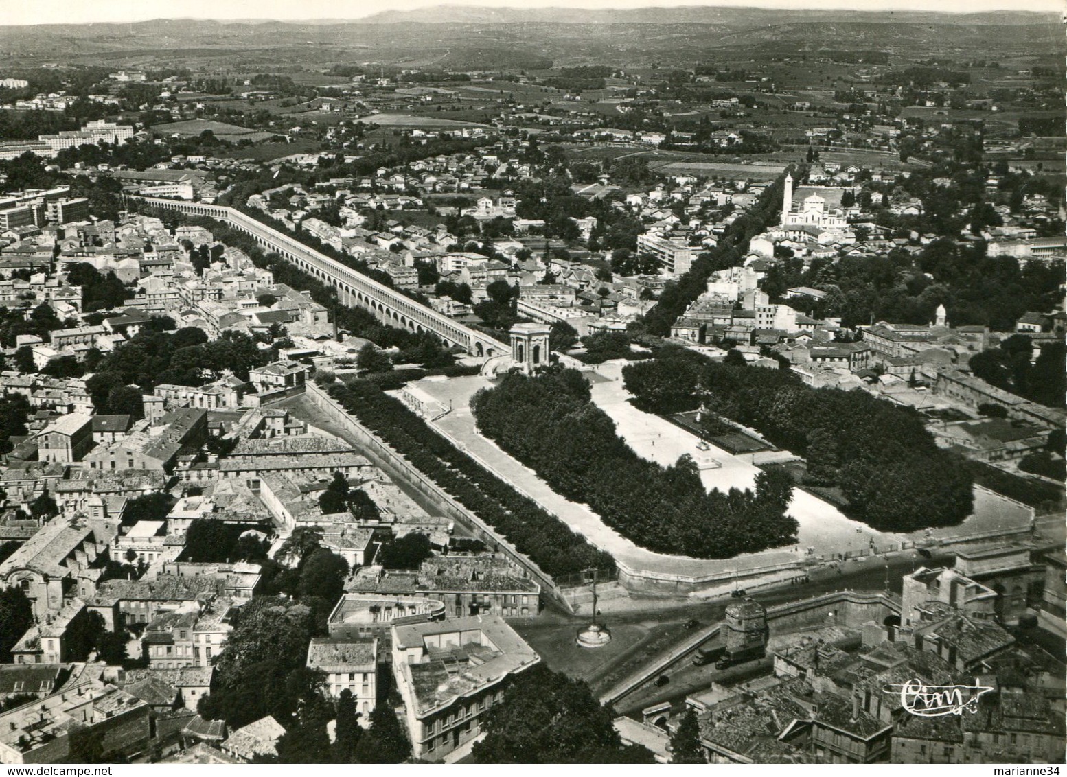 CP - 34-Montpellier-vue Aérienne-au Centre Les Jardins Du Peyrou   ( écrite En 1958) - Montpellier