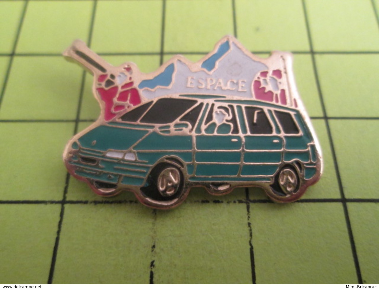 613d Pin's Pins / Beau Et Rare : THEME AUTOMOBILE / RENAULT ESPACE VERT SAPIN 1e GENERATION - Renault