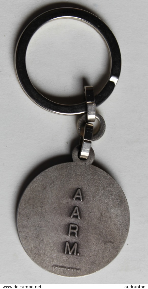 Rare Porte Clefs Métal Rugby Amicale Des Anciens Du Rugby Du Maroc AARM Pichard Saumur - Rugby