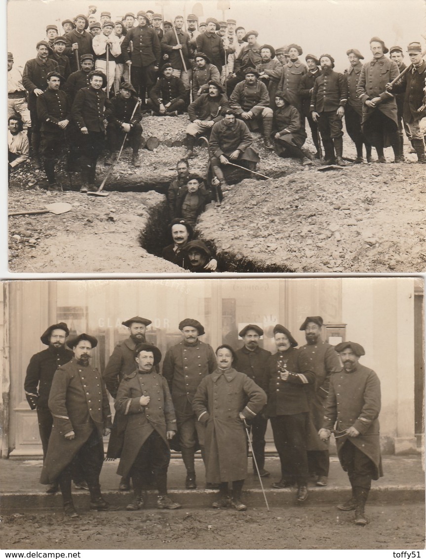 2 CARTE PHOTO:MILITAIRES UNIFORME,GROUPE DE MILITAIRES AVEC PELLE TRANCHÉE ?  VALRÉAS (84) - Régiments