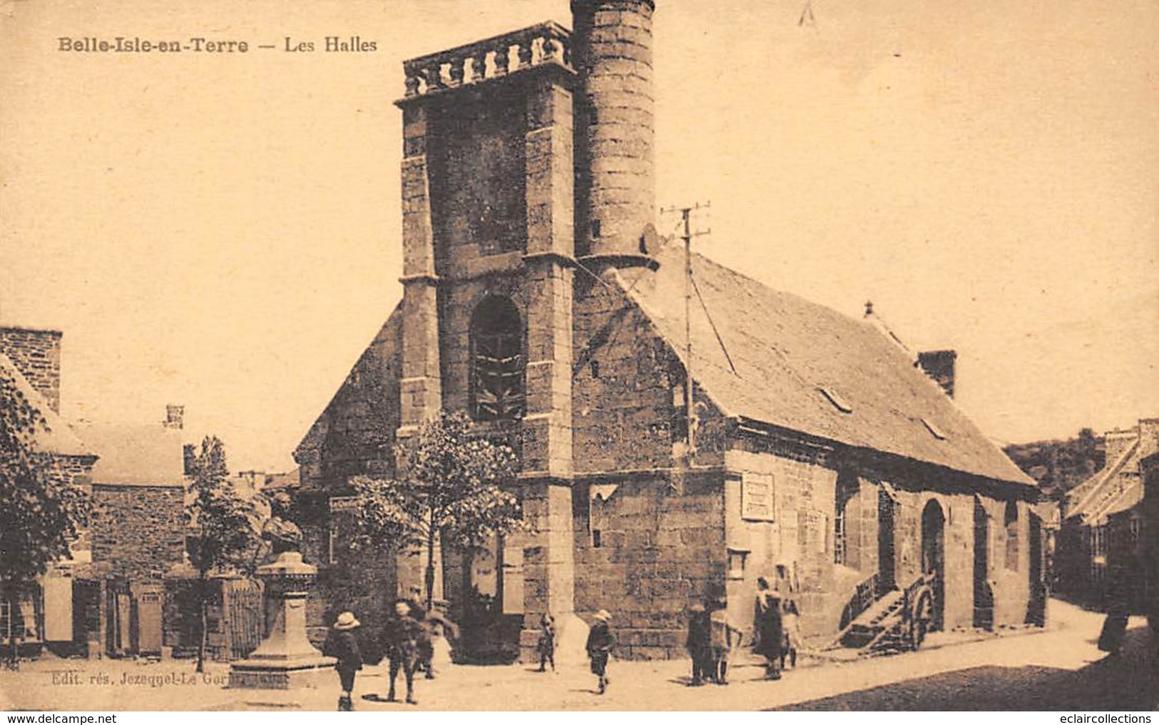 Belle Isle En Terre      22       Les Halles        (voir Scan) - Autres & Non Classés