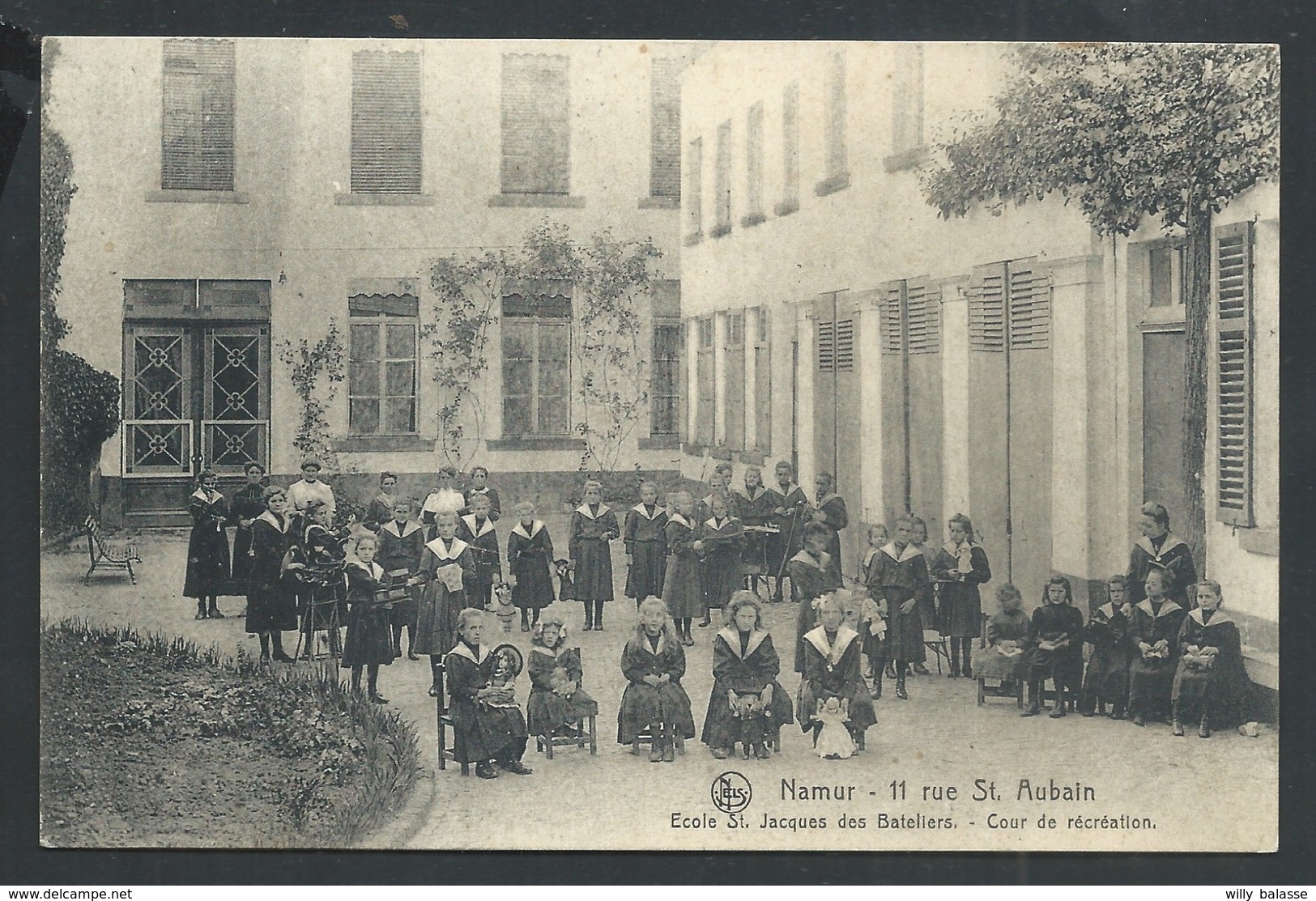 +++ CPA - NAMUR - Rue St Aubain - Ecole St Jacques Des Bateliers - Cour De Récréation - Elèves Jouets Poupées // - Namur