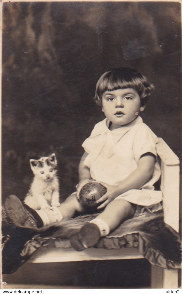 AK Foto Kleines Mädchen Mit Ball Und Katze - Ca. 1920  (42168) - Portraits