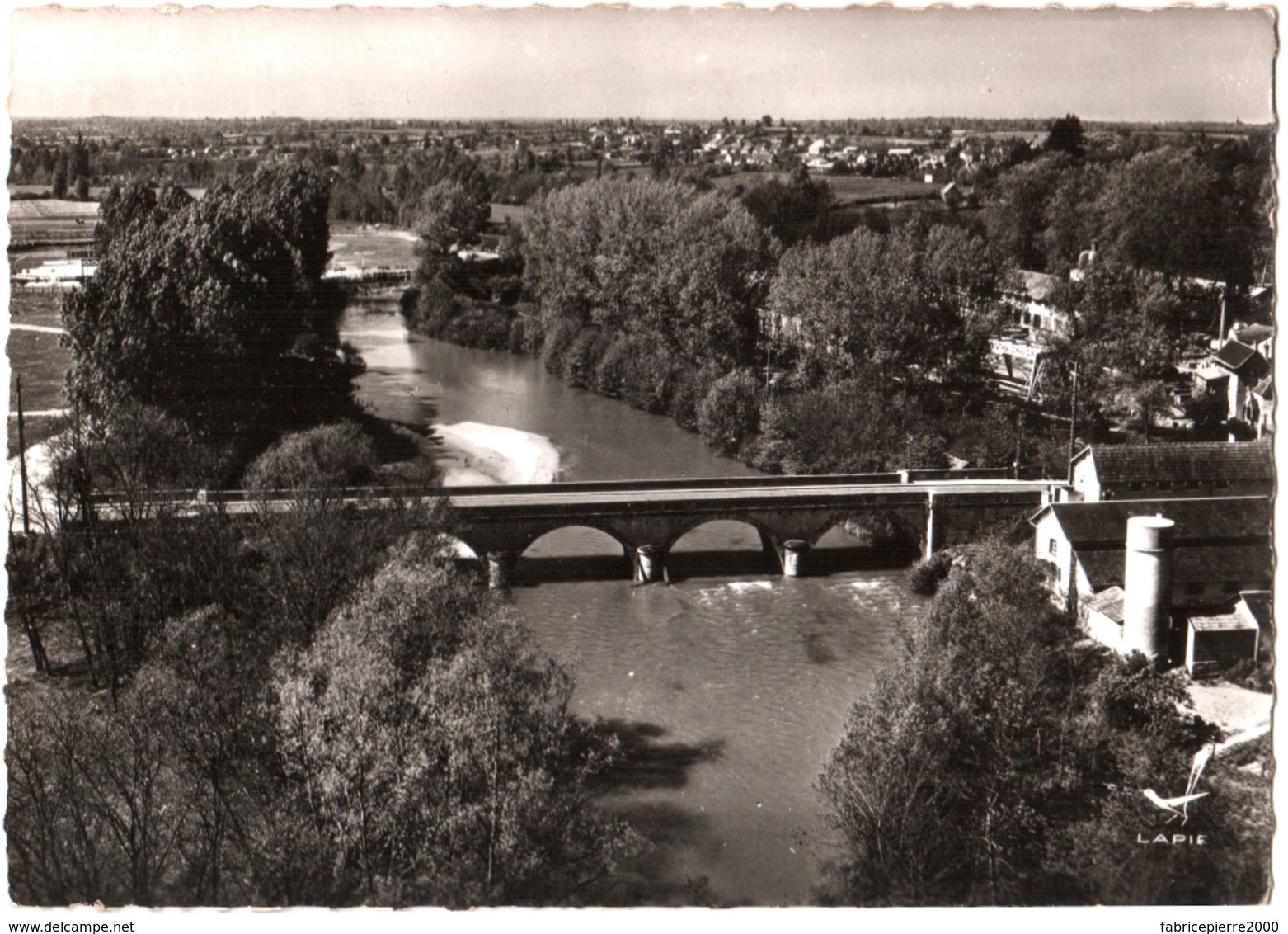 CPSM 03 (Allier) Dompierre-sur-Besbre - Le Pont Sur La Besbre TBE 2 Scans Timbre Aigues-Mortes - Other & Unclassified