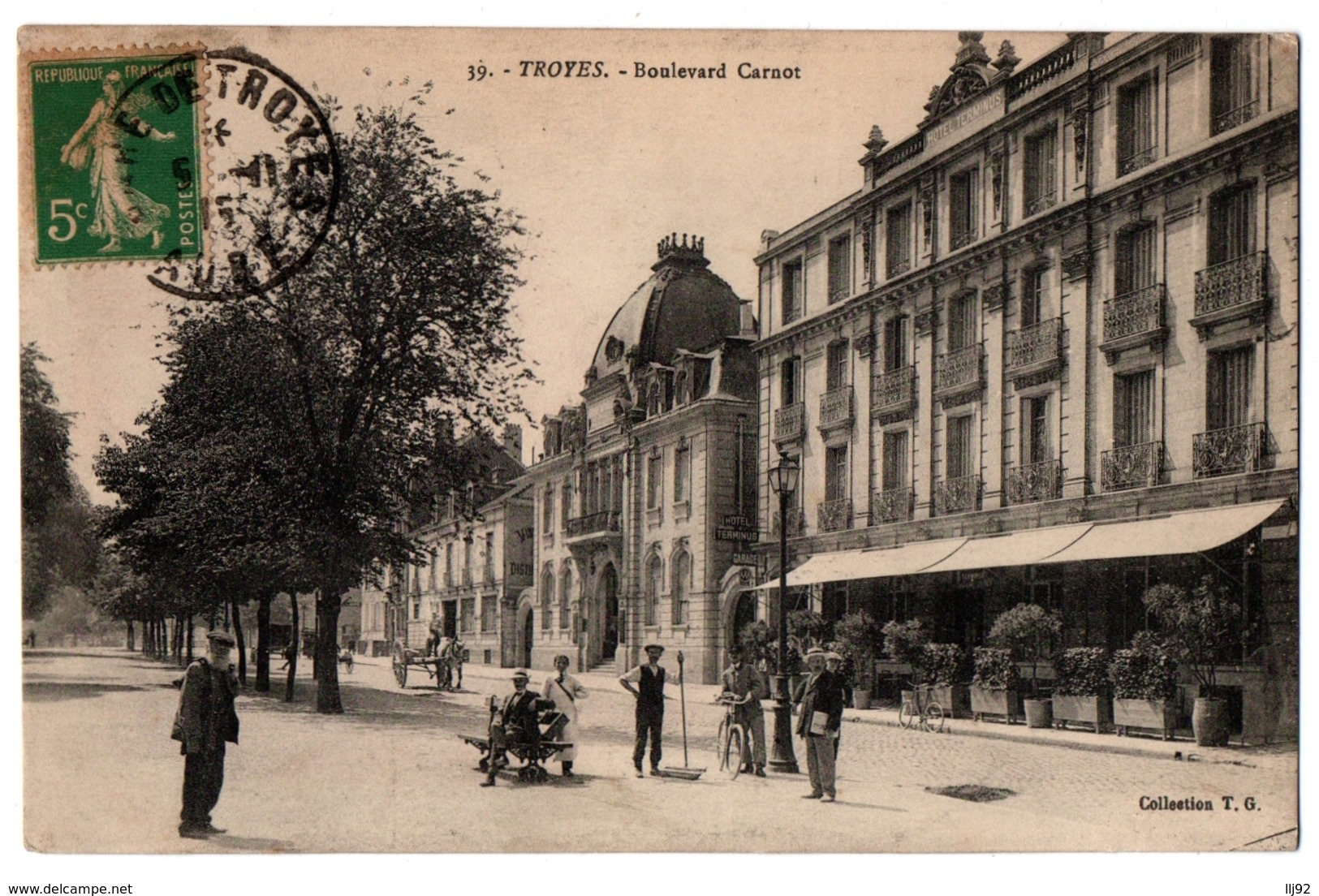 CPA 10 - TROYES (Aube) - 39. Boulevard Carnot (petite Animation) - Coll. T.G. - Troyes