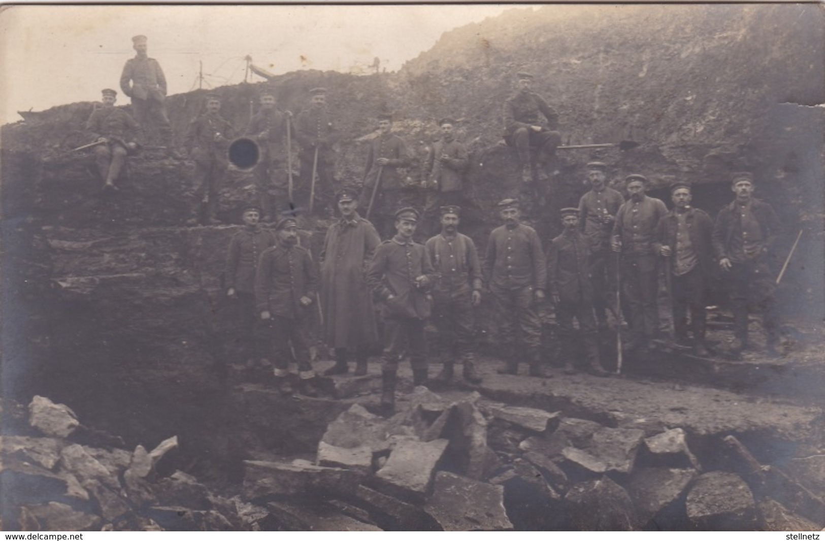 Alte Ansichtskarte Vom Bau Von Unterständen In Steinbrüchen Bei Verdun - Verdun