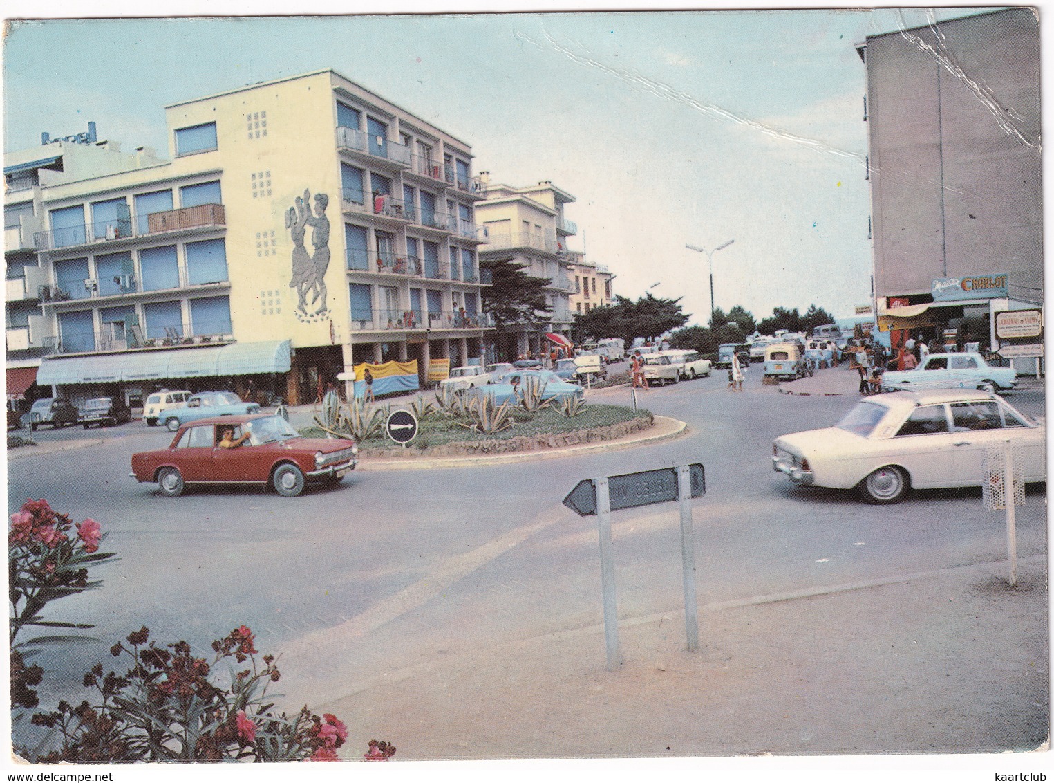 Argeles-sur-Mer: FORD TAUNUS P5, SIMCA 1500, ARONDE, 1000, CITROËN AMI 6, DS BREAK - Le Rond Point De La Sardane - Voitures De Tourisme