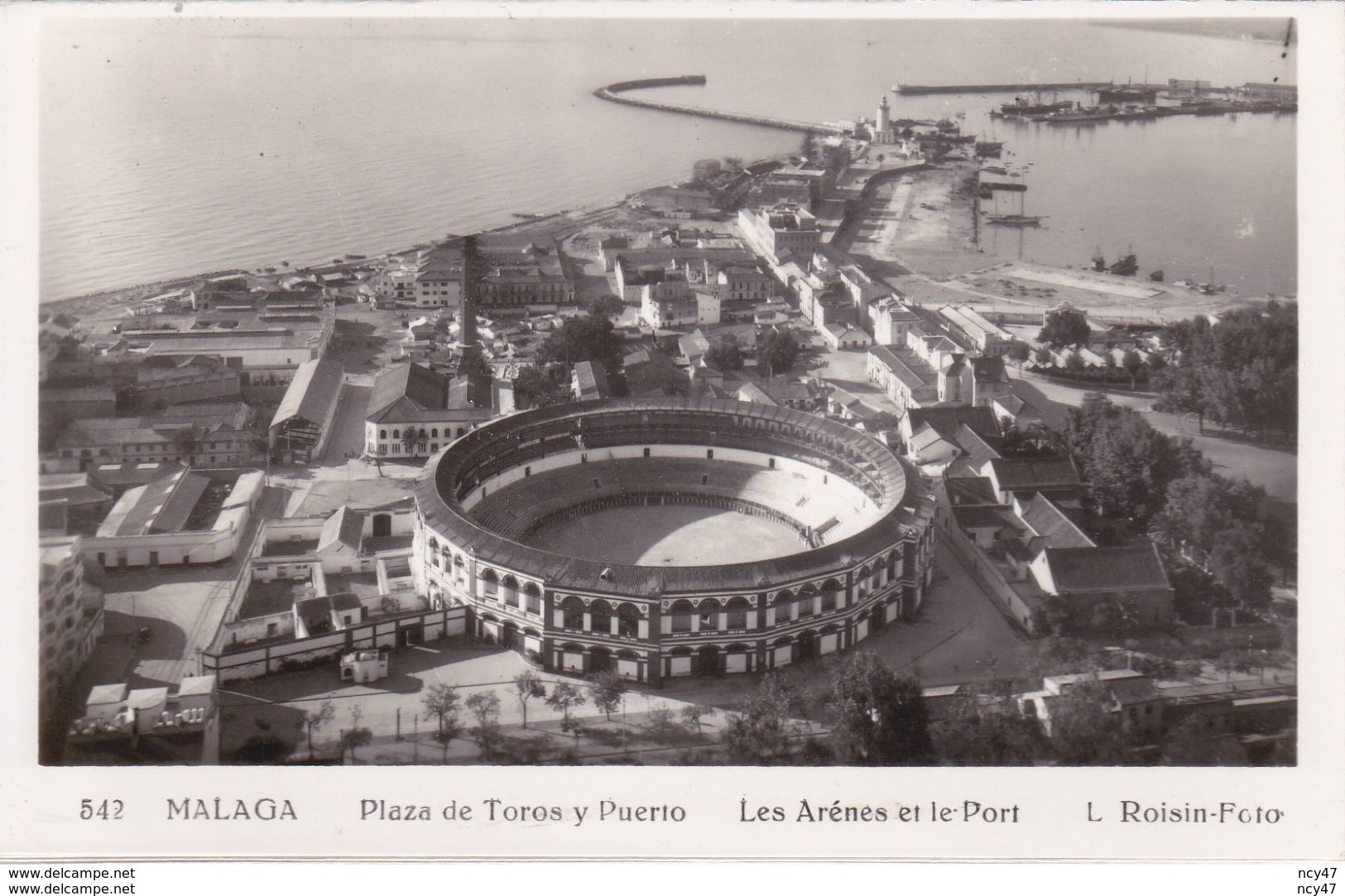 CPSM/pf  MALAGA (Espagne).  Plaza De Toros Y Puerto, Les Arènes Et Le Port. ..K023 - Málaga