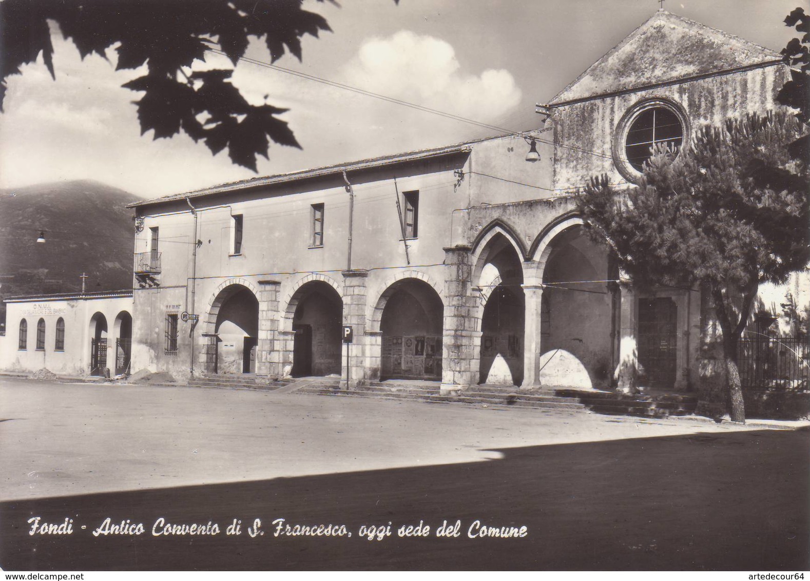 Fondi ( Latina )  - Antico Convento Di S.francesco,oggi Sede Del Comune  - Non Viaggiata - Latina