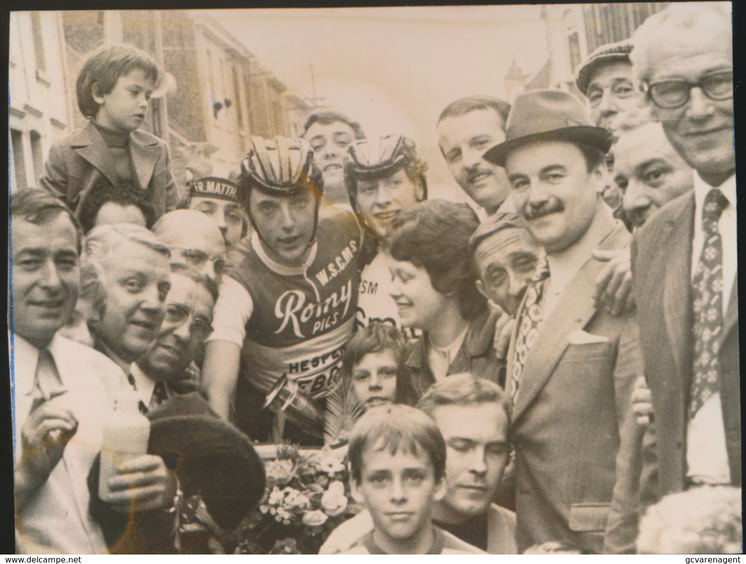 DENDERLEEUW    -- FOTO 1973   +- 8 X 8 CM  ---   AMATEURS  WINNAAR  MATHYS - Denderleeuw