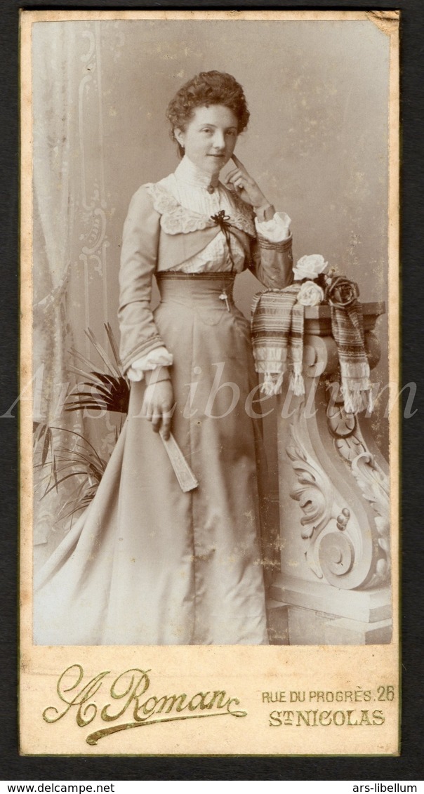 Photo-carte De Visite / CDV / Femme / Woman / Photographer A. Roman / Sint-Niklaas / Saint-Nicolas / Size: 6.20 X 12 Cm - Ancianas (antes De 1900)