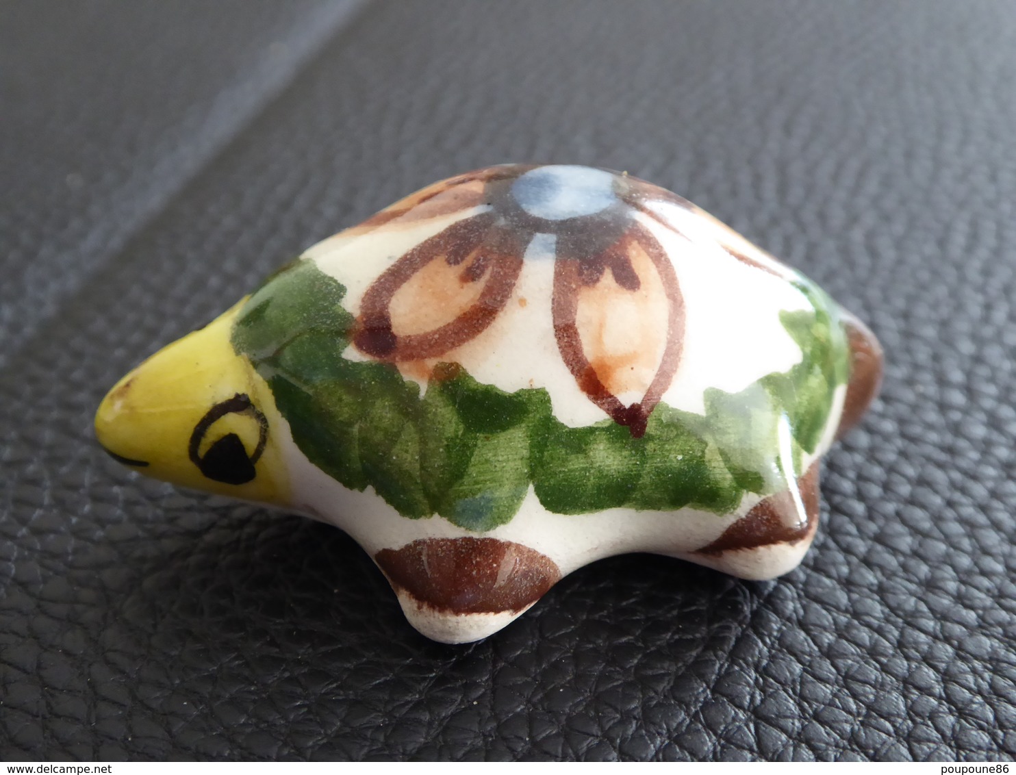 UNE JOLIE MINIATURE DE TORTUE EN FAIENCE Ou PORCELAINE DECORÉE -   Marquée MEXICO -  H : 2,1 Cm - L : 5 Cm - Animaux