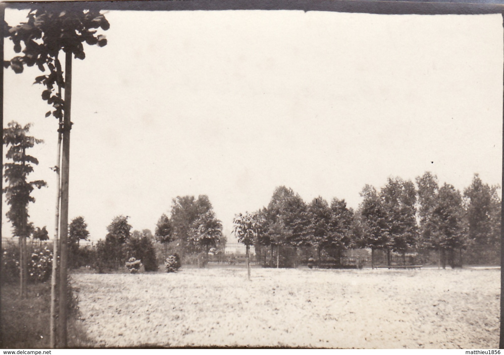 Photo Juin 1915 METZ - Hôpital Militaire De Plantières, Un Coin Du Jardin (A211, Ww1, Wk 1) - Metz