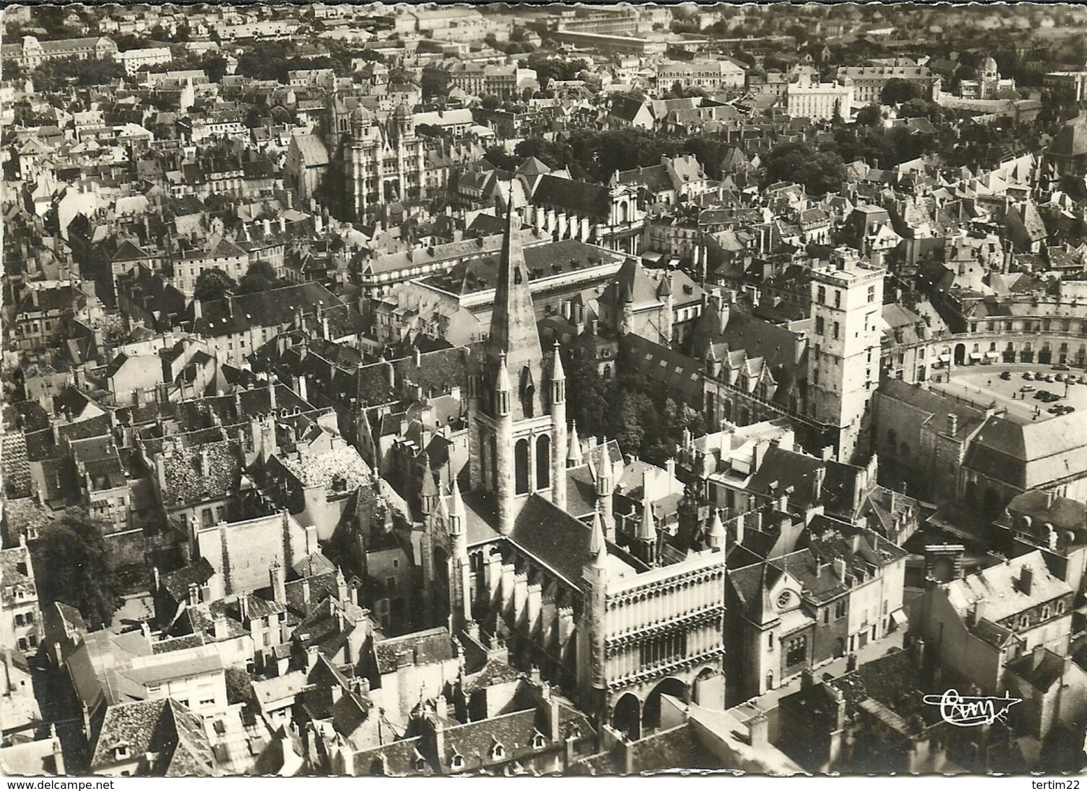 ( DIJON    )(  21 COTE D OR ) ( VUE AERIENNE )  L EGISE NOTRE DAME LA TOUR DE BAR - Dijon