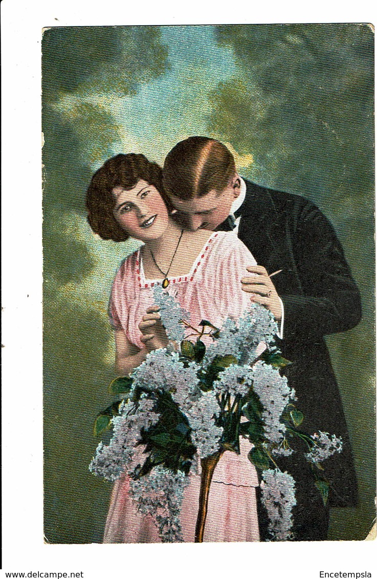 CPA - Carte Postale Pays Bas- Couple -jeune Femme Tenant Des Lilas-1919 VM3930 - Koppels