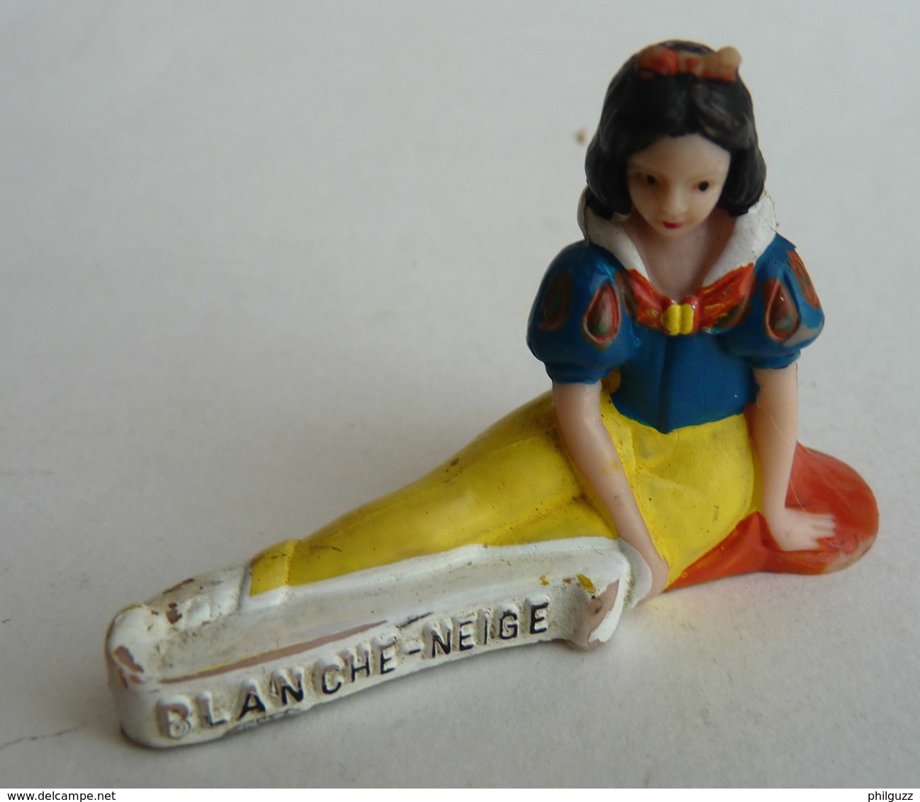 FIGURINE WALT DISNEY BLANCHE NEIGE ASSISE 70's - Autres & Non Classés